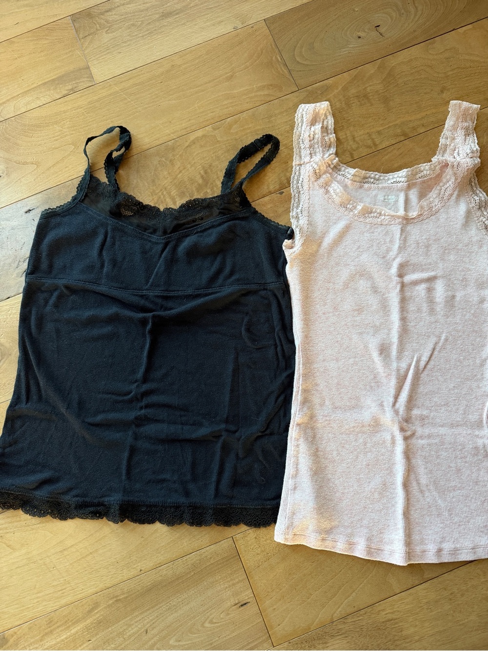 Set of 2 Old Navy lace trim tanks/camis Black and Pink, Size S